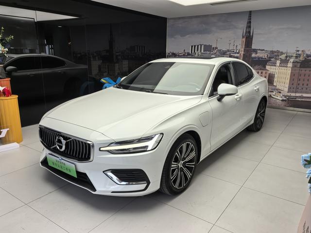 Volvo S60 PHEV 2022 T8 E-drive hybrid long battery life four-wheel drive Zhiyi Deluxe Edition