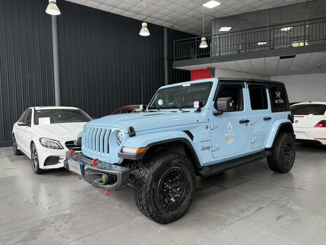 Wrangler 2019 2.0T Sahara four-door dazzling top version of the country V