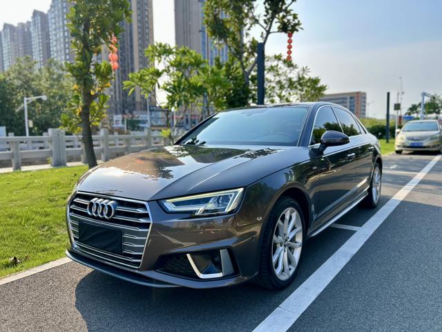 Audi A4L 2019 40 TFSI Style National VI
