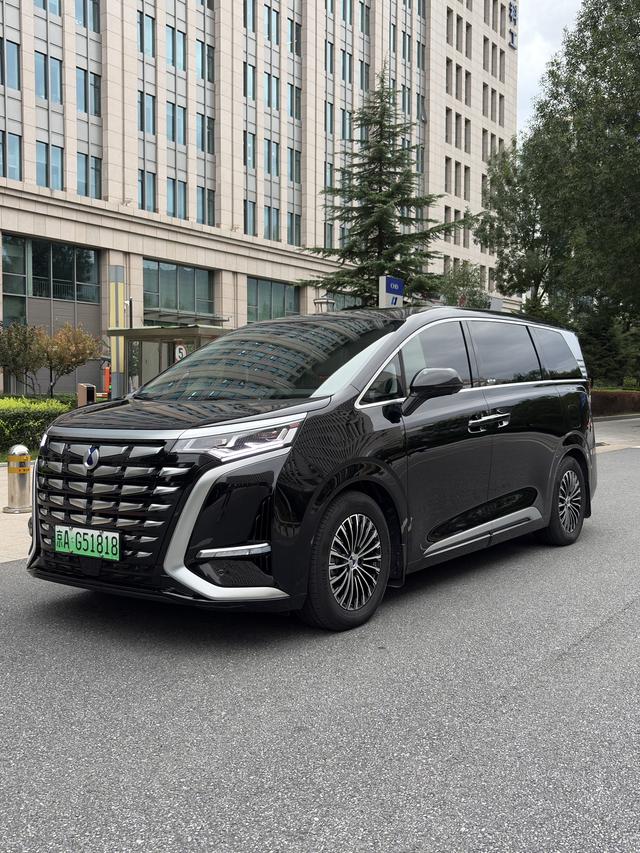 Denza D9 DM 2024 980 four-wheel drive premium type