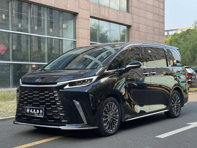 Lexus LM 2023 500h DIRECT4 Six-Seat Premium