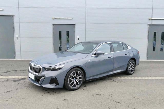 BMW i5 2024 eDrive35L Luxury Set