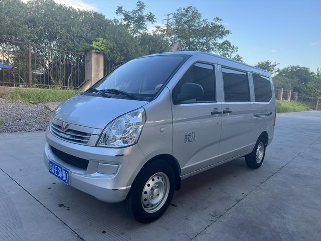 Wuling Rongguang 2021 1.2LS standard air-conditioned version 7 seats