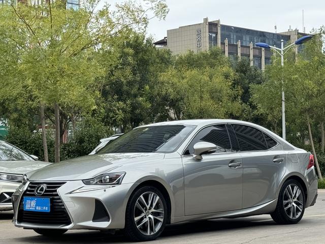 Lexus IS 2017 300 Leader