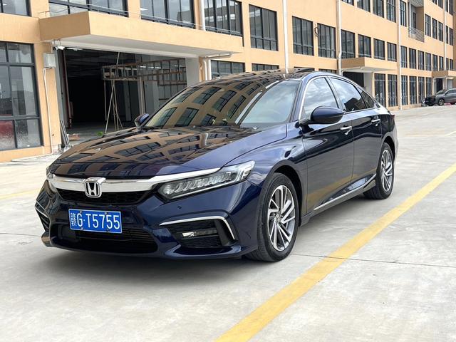 Insignia 2019 260TURBO Essence Edition State V