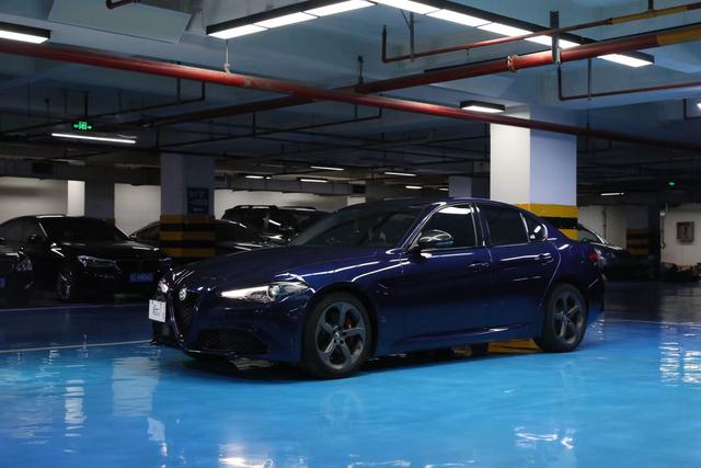 Giulia Giulia 2019 2.0T 280HP Black Package Black Label Limited Edition