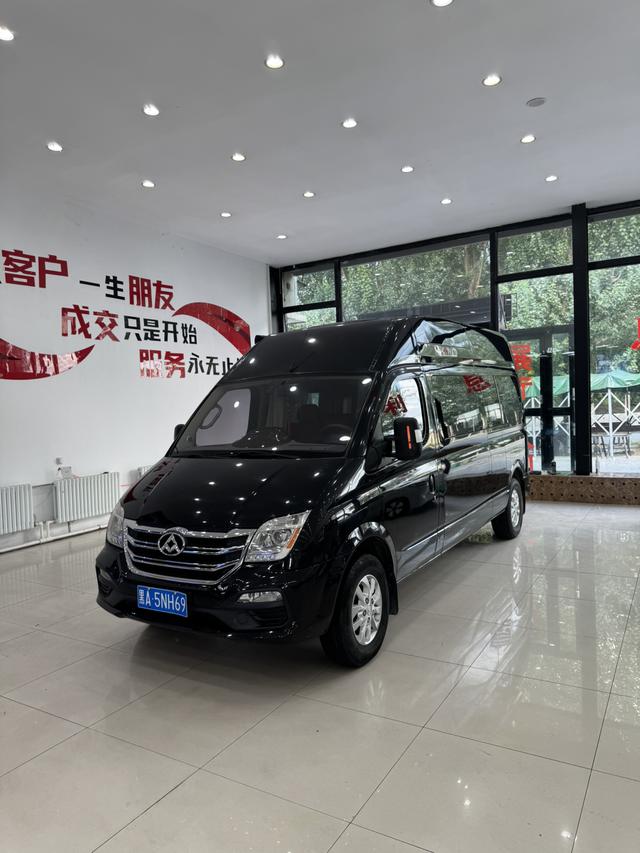 Xintu V80 2018 model 2018 model 2.5T AMT Max Express long axis high top 10 seats
