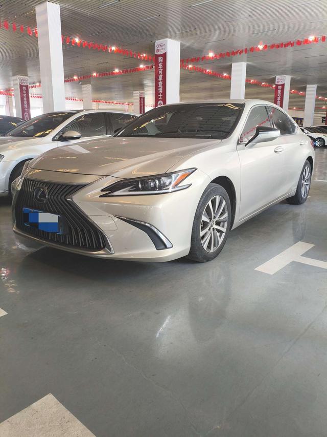 Lexus ES 2020 300h Excellence National VI