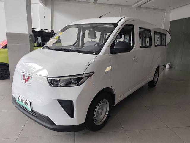 Wuling Yangguang 2024 300km Comfortable Bus version 75kW