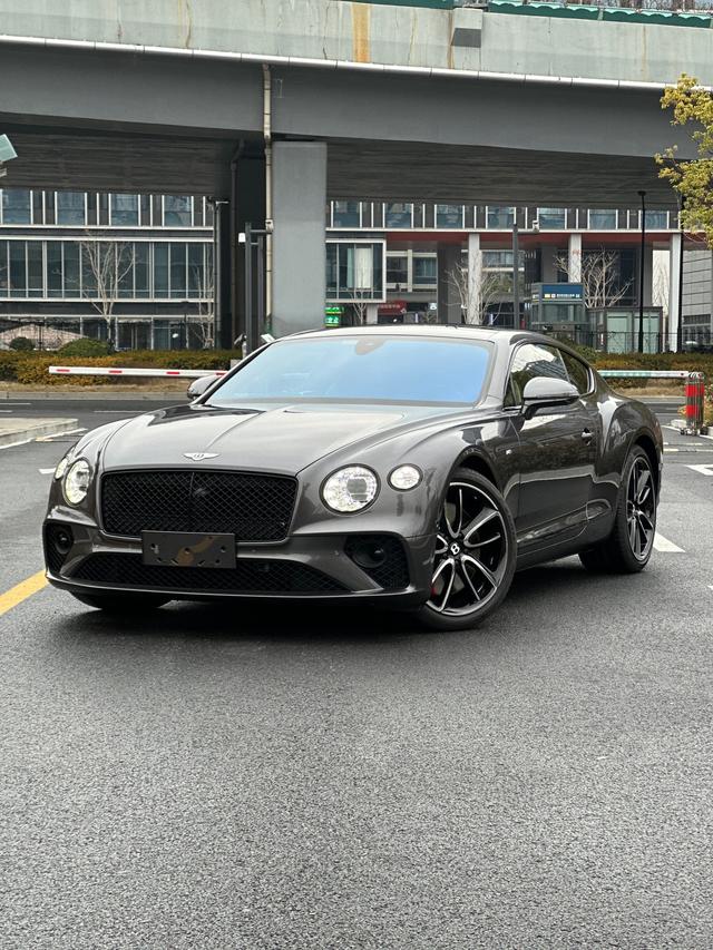 Continental 2022 4.0T GT V8
