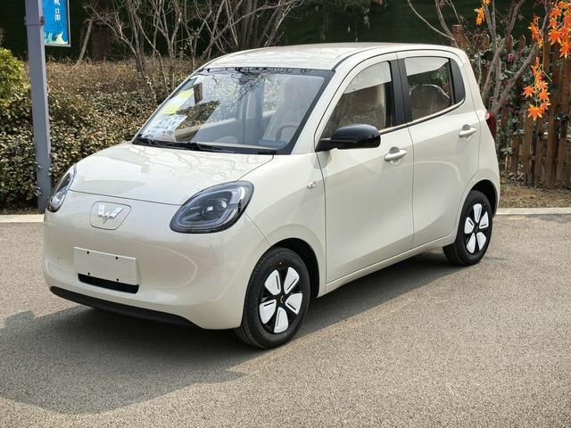 Wuling Hongguang MINIEV 2025 model 205km lithium iron phosphate four-door version advanced model
