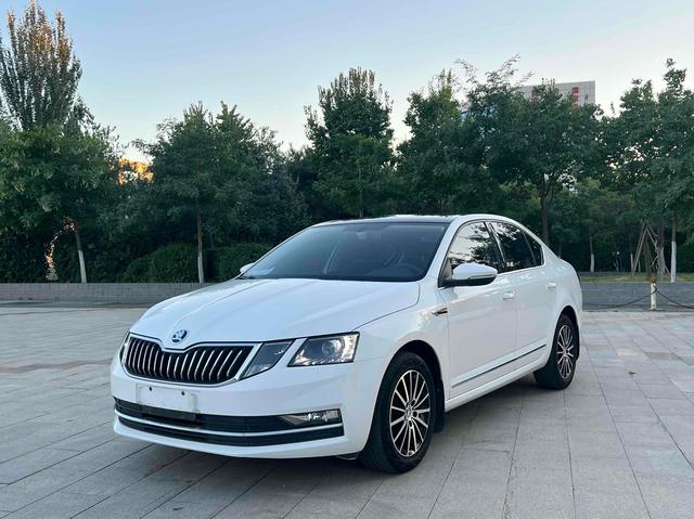 Octavia 2019 1.5L Automatic Smart Travel Comfort Edition Country V