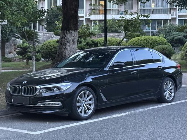 BMW 5 Series PHEV 2019 530Le Luxury Package