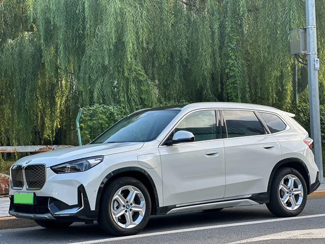 BMW iX1 2024 eDrive25L X design set
