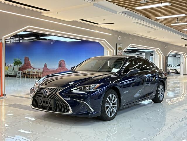 Lexus ES 2021 300h Excellence