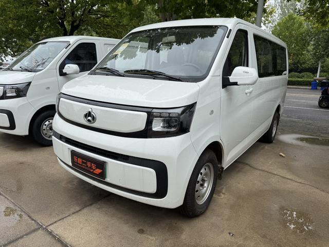 Ruixing EM80 2025 passenger version comfortable 6-seater 300km open door 70kW