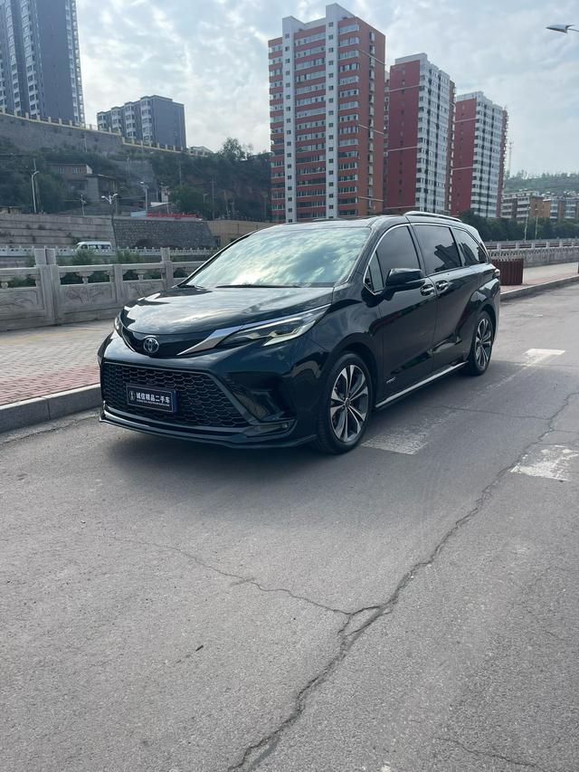 Gravia 2022 2.5L Hybrid Premium Edition