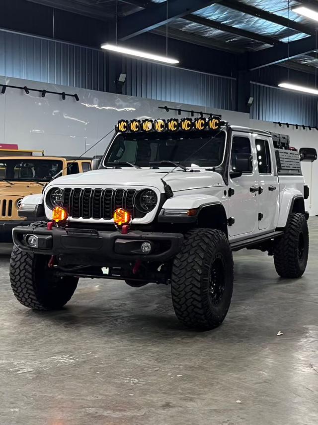 Gladiator 2022 3.6L Advance Edition