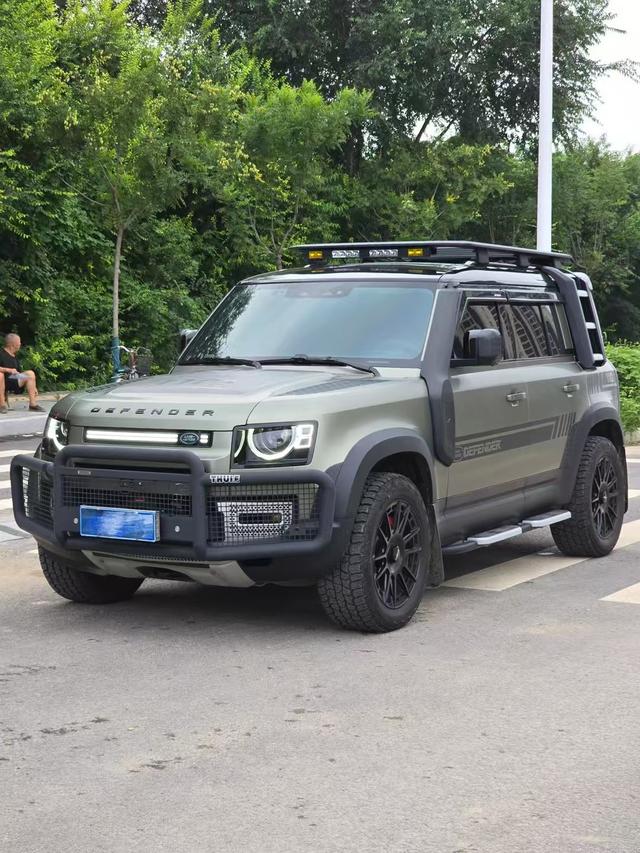 Defender 2023 110 3.0T P400 Dark Special Edition