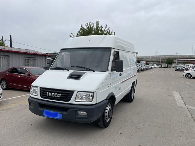 Iveco proud 2021 2.5 T V35 van transporter 2-3 seats short axle mid-top double tire manual door