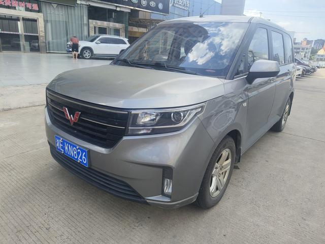 Wuling Hongguang PLUS 2019 1.5T manual Luxury 7-seater