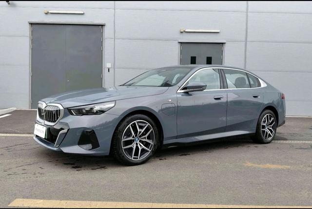 BMW i5 2024 eDrive35L M sports suit