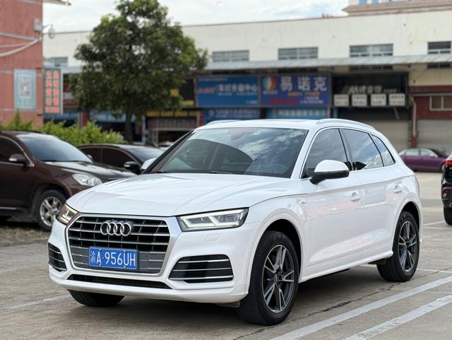 Audi Q5L 2018 40 TFSI Glory Style National V