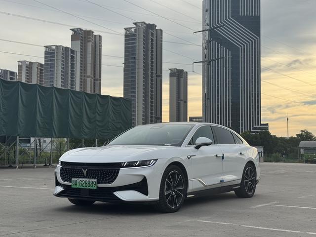 Lantu Chasing Light PHEV 2024 Ultra-long battery life Four-wheel drive Ultimate Edition