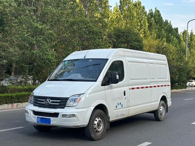 Xintu V80 2023 2.0T manual classic city with king long axis mid-top 3 seats