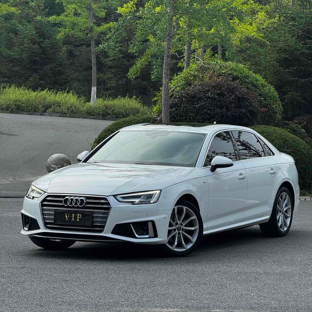 Audi A4L 2019 40 TFSI Style National VI