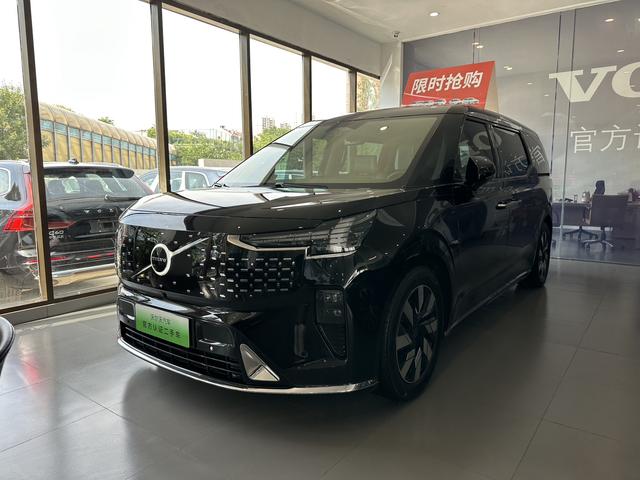 Volvo EM90 2025 Ultra six-seater