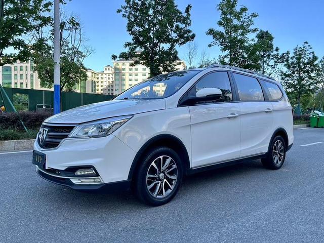 Baojun 730 2021 1.5L manual fashion type 7 seats