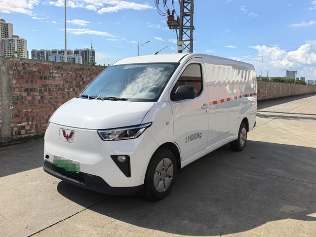 Wuling Yangguang 2024 model 300km comfortable Window Sealing version 60kW