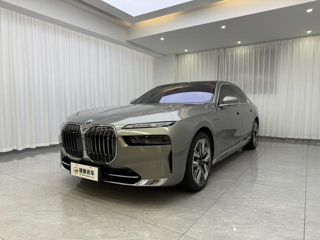 BMW i7 2023 xDrive60L Luxury Set
