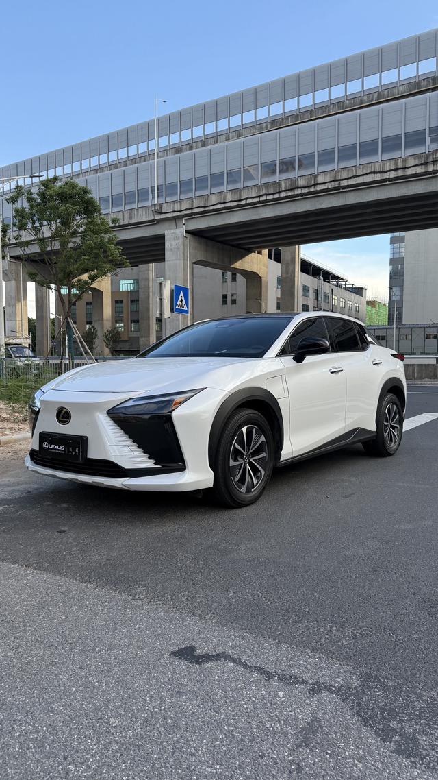 Lexus RZ 2023 450e DIRECT4 Vertical Edition
