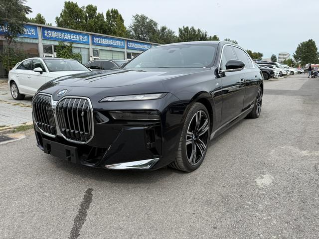 BMW i7 2023 eDrive50L Exclusive M sports Suit