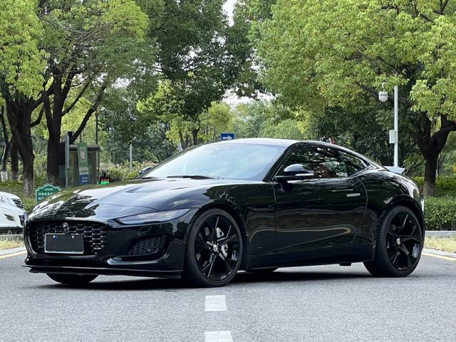 Jaguar F-TYPE 2023 P300 hardtop version