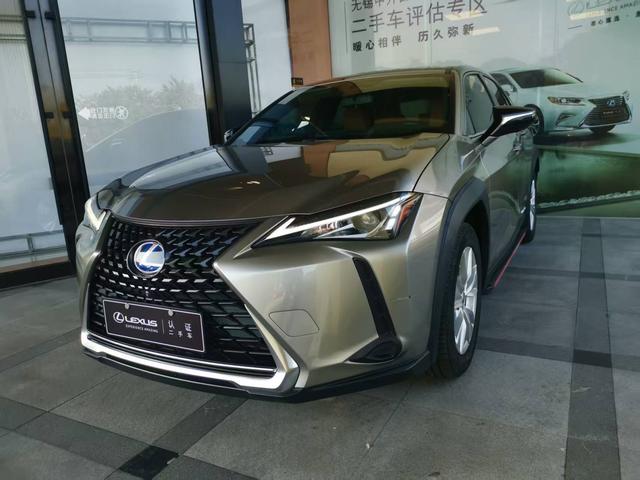 Lexus UX 2020 260h Explore-Cool Edition National VI