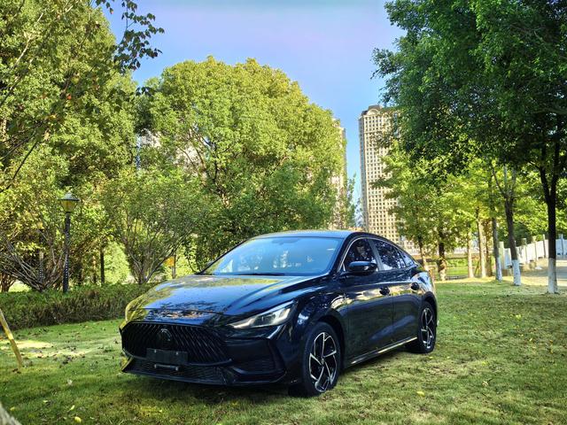 MG5 2021 300TGI DCT Green Luxury Trend Edition