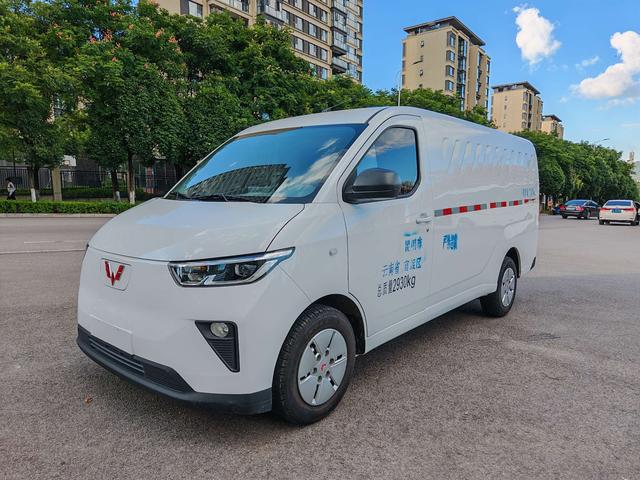 Wuling Yangguang 2024 model 300km comfortable Window Sealing version 60kW
