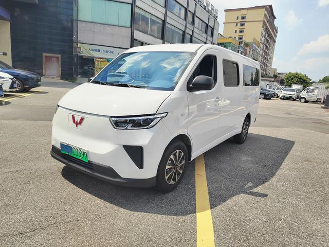 Wuling Yangguang 2024 300km Comfortable Bus version 60kW