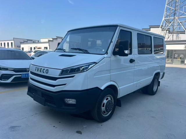 Iveco proud 2023 A35M1 multi-purpose passenger car 2.5T national six manual gear short axle low top double tire manual door