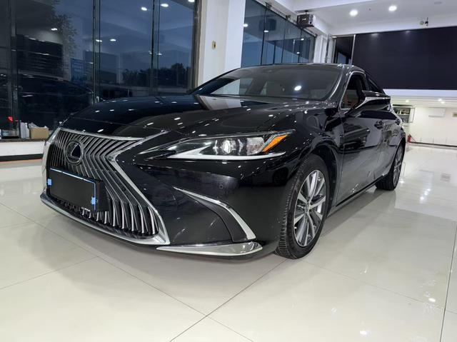 Lexus ES 2018 200 Excellence National V