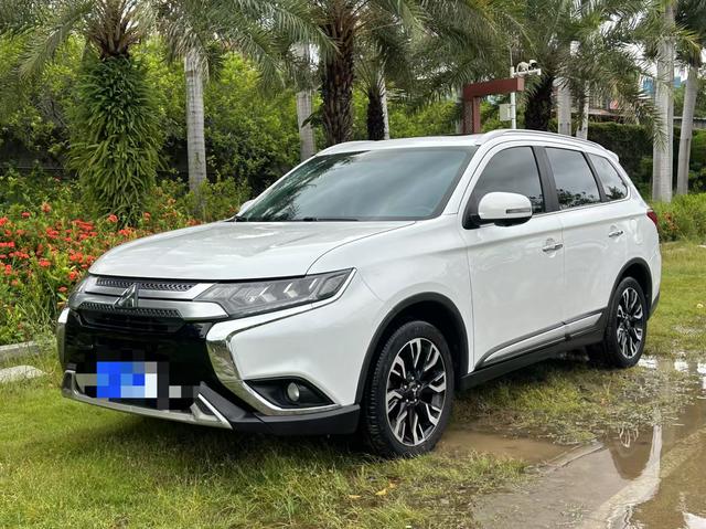 Outlander 2019 2.4L 4WD Peugeot 7-seat National V
