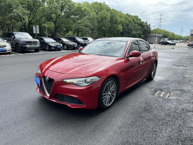 Giulia Giulia 2017 2.0T 280HP Luxury Edition