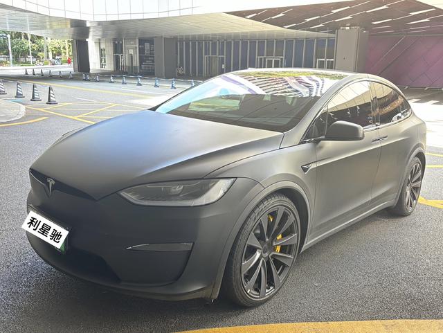 Model X 2023 Plaid version three-motor all-wheel drive version