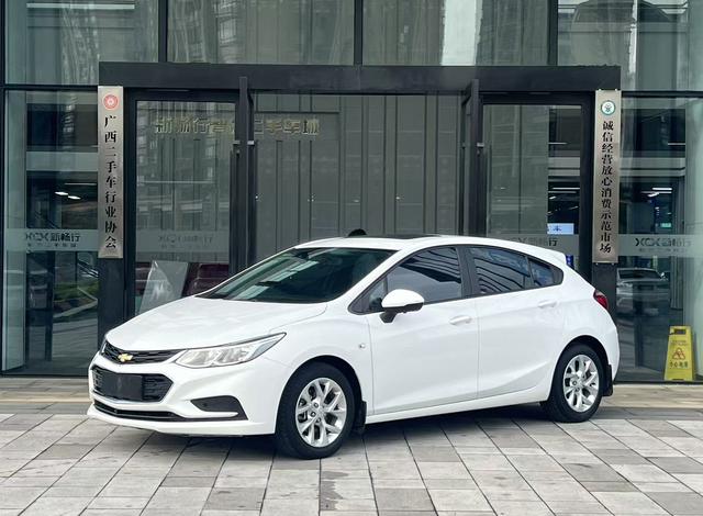 Cruze 2018 Hatchback 320 Automatic Pioneer Sunroof version