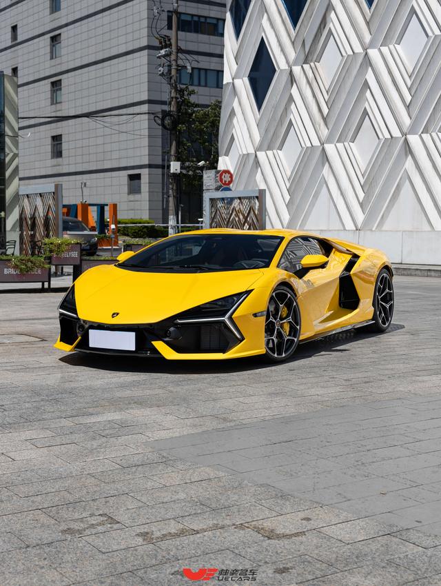 Revuelto 2023 Standard