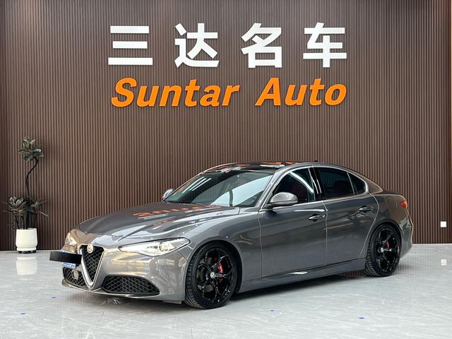 Giulia Giulia 2017 2.0T 280HP Luxury Edition