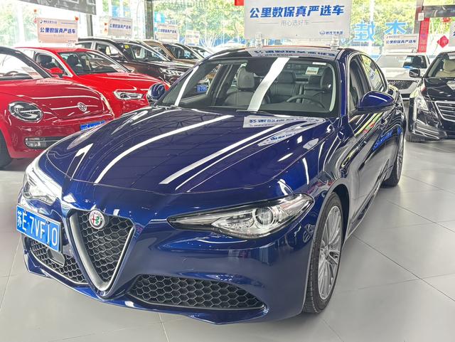 Giulia Giulia 2017 2.0T 200HP Luxury Edition